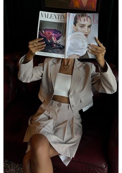 Crop Ceketli ve Pile Etekli Garnili Takım 10111