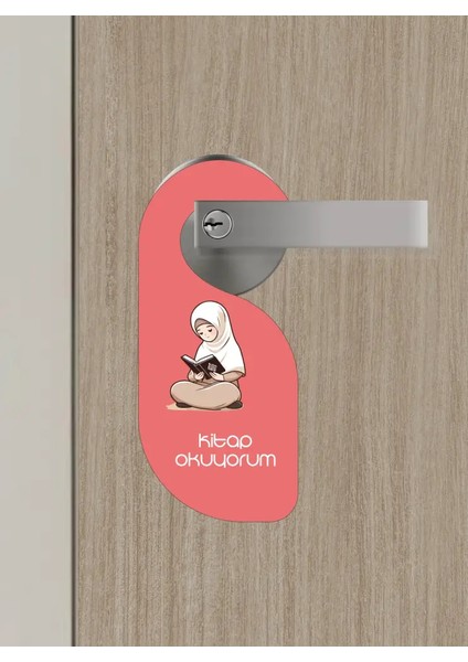 Kitap Okuyorum. Kız Kapı Askısı Kapı Uyarı Levhası
