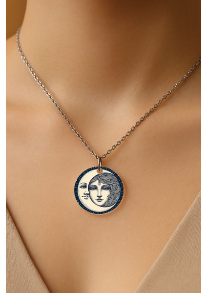 Şeffaf Sert Akrilik Kolye Ucu ve Üzeri Zincirli Desenli Kolye Moonstar