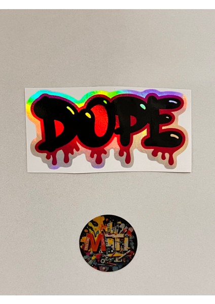 Dope Kırmızı Siyah Hologramlı - Araba Motosiklet Kask Laptop Cam Etiket Baskı 10,5x5,5cm