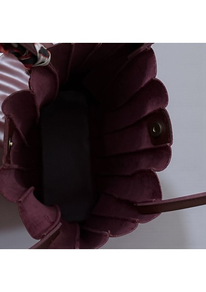 Kadın Pliseli Yavru Çantalı Çıtçıtlı Omuz Çantası modelleri