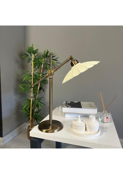 Risso Dokulu Beyaz Masa Lambası Dekoratif Abajur Çocuk Odası Başucu Lambası Okuma Lambası modelleri