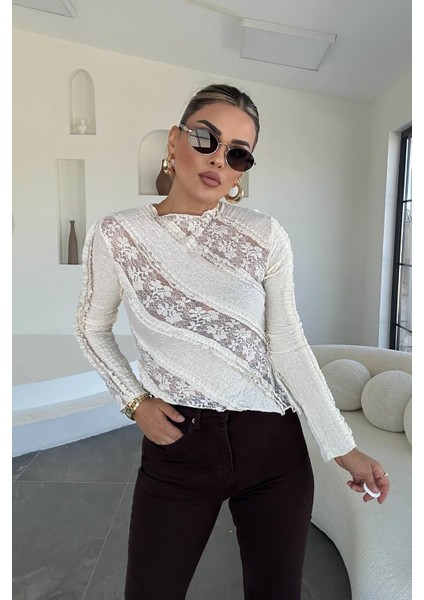 Çiçek Kabartma Transparan Bluz Ekru fırsatları