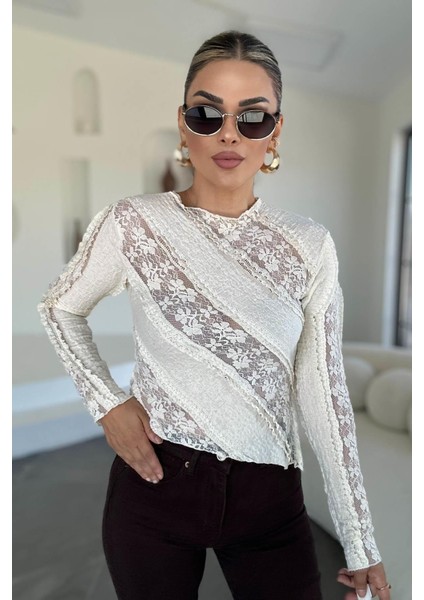 Çiçek Kabartma Transparan Bluz Ekru