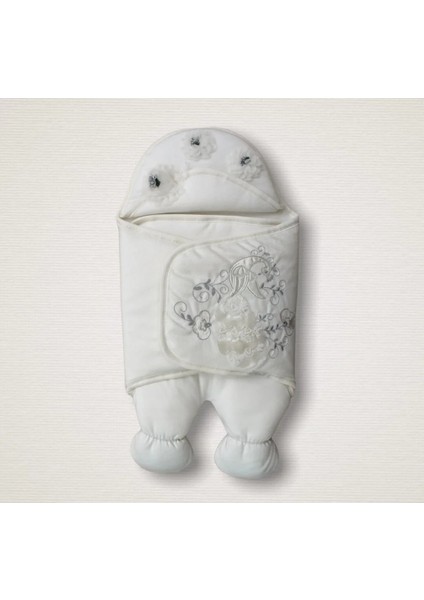 Litaetrend Yenidoğan Üç Çiçek Tavuskuşu Nakışlı Lüks Ayaklı Erkek Bebek Kundak Ekru