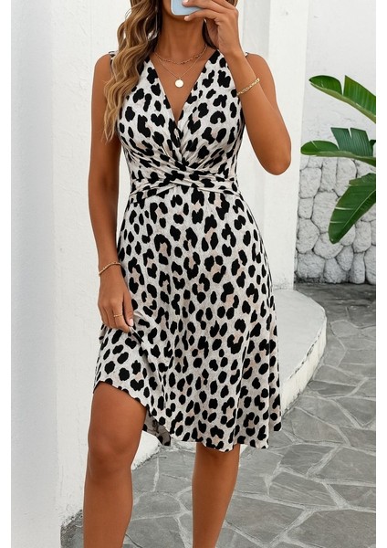 Kadın Sıfır Kollu Önden Çapraz Detaylı Leopar Desenli Süprem Elbise