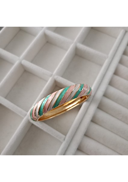 Lente Aksesuar Gold Kaplama Mineli Kelepçe/pembe Mint Renkli Sarmal Desenli Vintage Kadın Bileklik fiyatları
