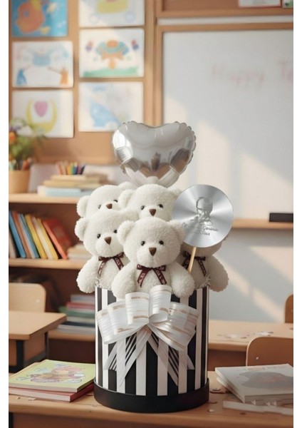 Öğretmen'e Hediye: Atatürk Temalı Aynalı Çizgili Premium Kutuda, Kalpli Balonlu 6’lı Beyaz Ayıcık Buketi-24 Kasım Öğretmenler Günü Hediyesi modelleri