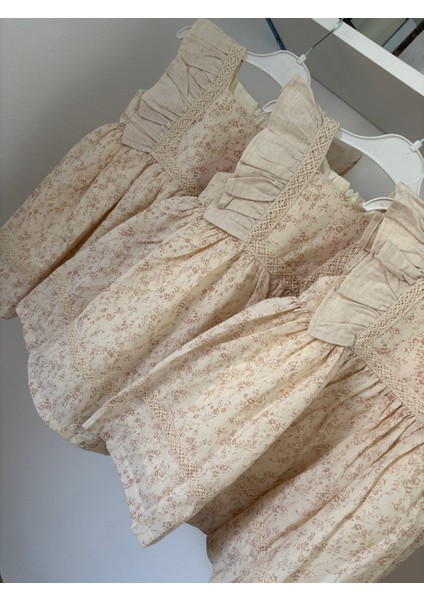 Kolları Fırfırlı Çocuk Elbisesi