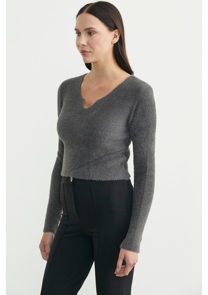 Yaka Detaylı Yumoş Crop Triko Kazak - Füme fırsatları