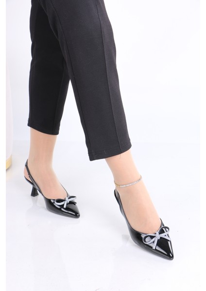 Sivri Burun Siyah Rugan Topuklu Ayakkabı – Işıltılı Kurdele Detaylı fiyatları