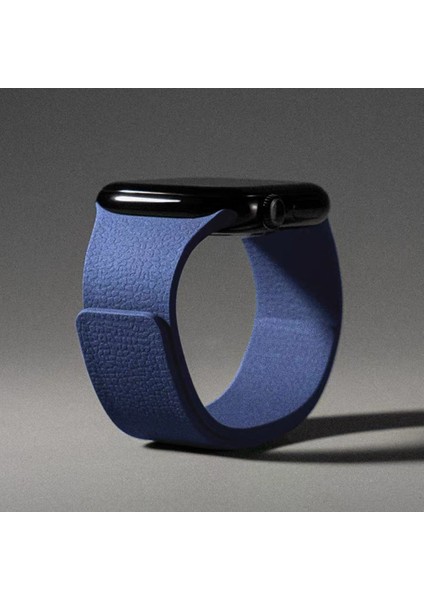 Apple Watch Series 11/10(42MM)/9/8/7/SE3/SE2/SE Uyumlu 38/40/41MM Deri Görünümlü Yumuşak Dokulu Manyetik Mıknatıslı Kordon
