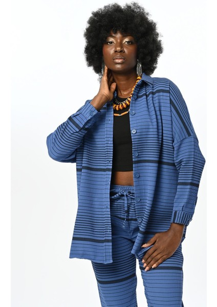 Yatay Çizgi Desenli Oversize Kesim Gömlek