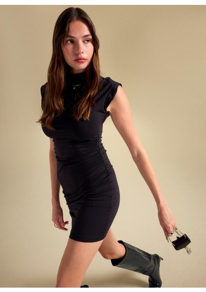 Yuvarlak Yaka Düz Siyah Mini Kadın Elbise PBF5WL-ELB0115 fırsatları