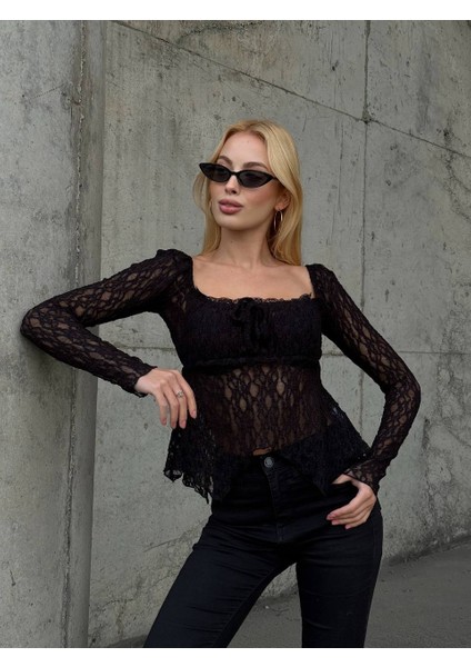 Ekru Peplum Etek Ucu Fırfırlı Güpür Bluz Uzun Kol Bağlama Detaylı Kare Yaka Şık Bluz