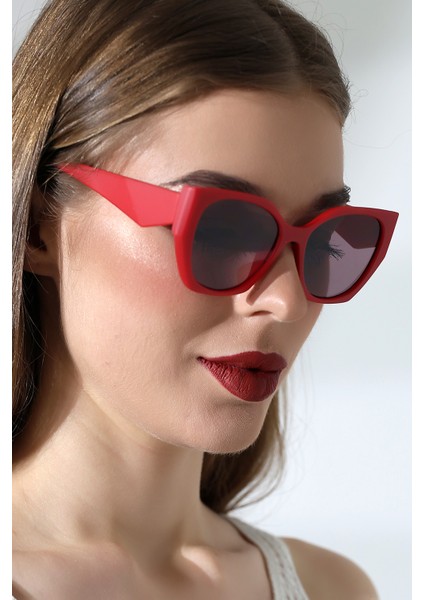 Kadın Oval Kırmızı Renkli Cam Mat Güneş Gözlüğü Garson fırsatları
