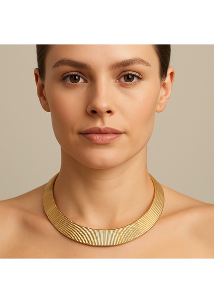 ✨ Zarif Dokunuşun Gücü: Altın Yassı Formlu Klasik Kolye ✨