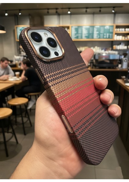 iPhone 16 Pro Max Kılıf Kevlar Magsafe Şarj Destekli Kamera Korumalı Karbon Fiber Hassas Tuşlu