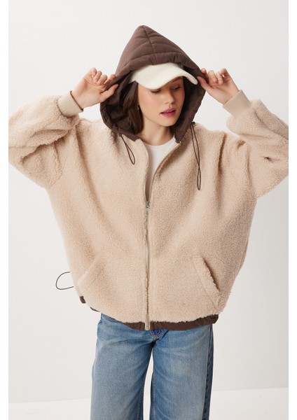 Oversize Kapüşonlu Kontrast Peluş Mont LFG0172 Bej