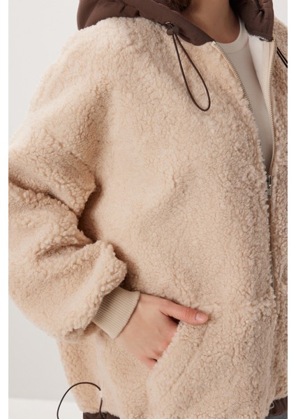 Oversize Kapüşonlu Kontrast Peluş Mont LFG0172 Bej indirimleri