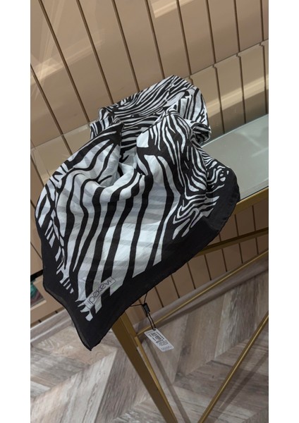 Ipekevi Desenli Tensel Eşarp Siyah Beyaz