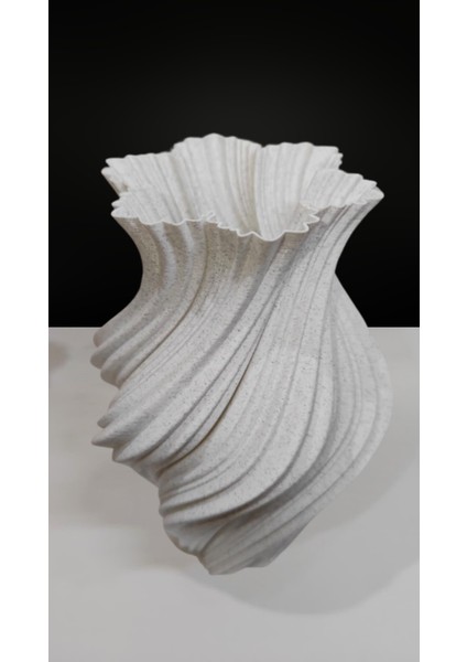 Spiral Tasarımlı Dekoratif Vazo – Modern Minimalist Ev Aksesuarı (Çiçekler Dahil Değildir) fırsatları