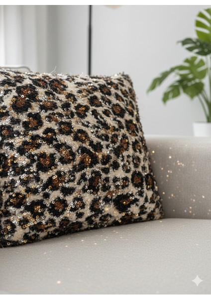 Leopar Desenli Pul Detaylı Dekoratif Kırlent