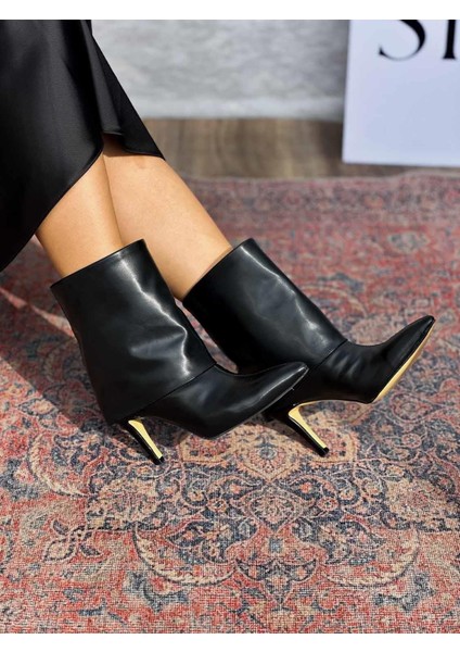 Aveny Ince Topuk Sivri Burun Katlama Detaylı Siyah Kadın Bot