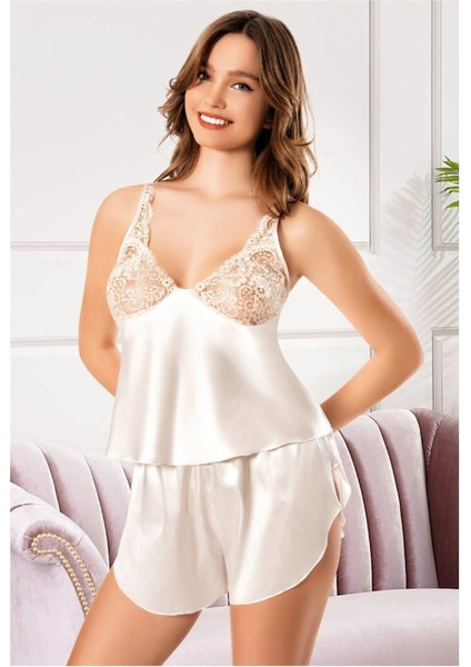 3107 Miss Laris Gecelik