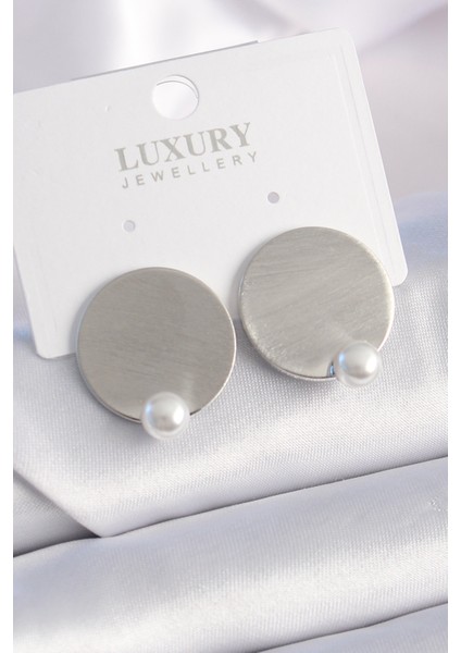 Pirinç Gümüş Renk Plaka Model Inci Detay Kadın Küpe - TJ-BKP9526