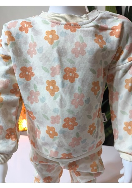 Kız Bebek Çiçek Desenli Üçlü Takım (Omuzdan Çıtçıtlısweatshirt+Fitilli Yelek+Pantolon)