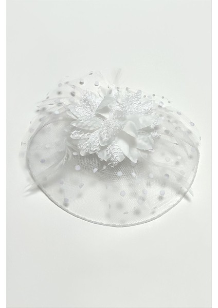 Çiçek Tüylü Dantelli Şapka Toka