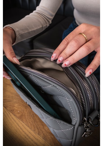 Astarlı Askılı Kapitone 4 Bölmeli Kadın El ve Omuz Çantası 111002 fırsatları