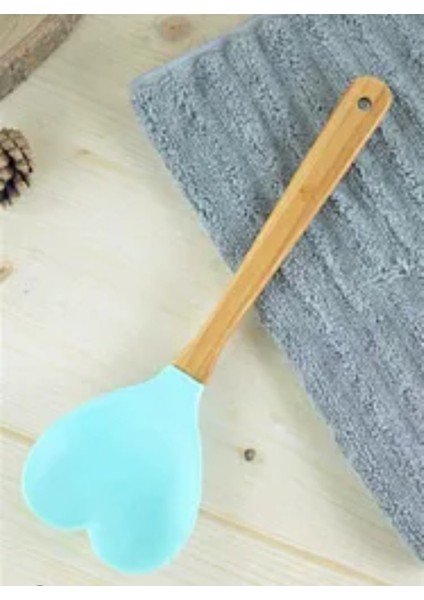 Ahşap Saplı Silikon Kalp Desenli Spatula - Şık ve Pratik fiyatları