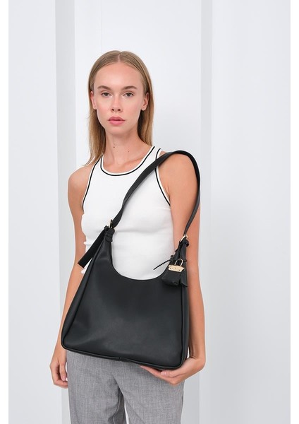 Charmlı Salaş Omuz Çantası Siyah