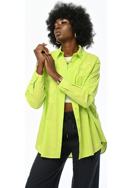 Beyaz Çiçek Nakışlı Oversıze Kesim Pamuk Büyük Bedene Uygun Gömlek