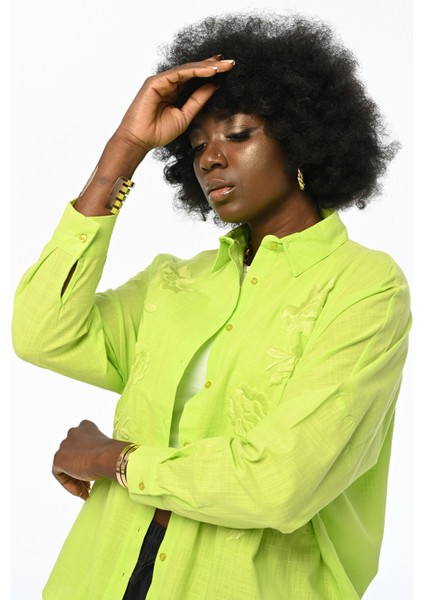 Beyaz Çiçek Nakışlı Oversıze Kesim Pamuk Büyük Bedene Uygun Gömlek fiyatları