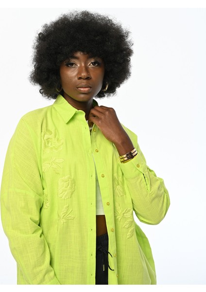 Beyaz Çiçek Nakışlı Oversıze Kesim Pamuk Büyük Bedene Uygun Gömlek fırsatları