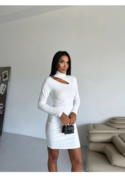 Boğazlı Gögüs Dekolteli Elbise Beyaz fiyatları