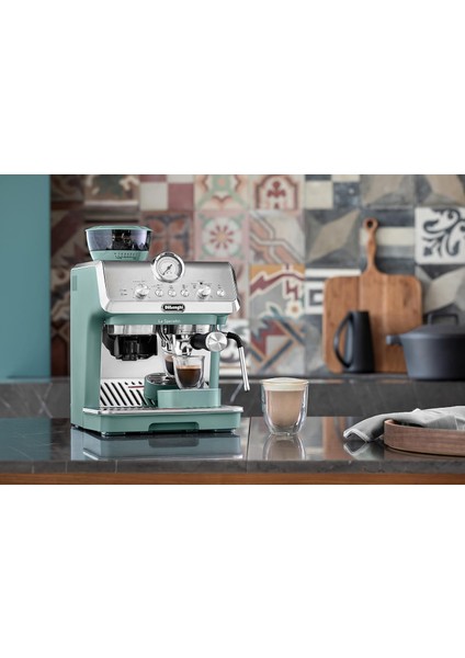 De'longhi Barista Pro Menta | 15 Bar Basınçlı Entegre Öğütücülü Yarı Otomatik Espresso Makinesi | Profesyonel Manometre & Tıraşlama Aracı modelleri