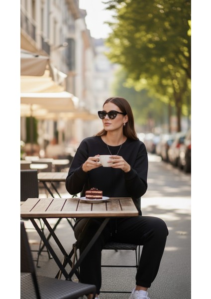 Kadın %100 Pamuk 3 Iplik Siyah Sweatshirt – Ön Dikiş Detaylı Normal Kalıp fiyatları