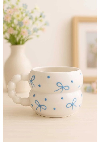 Boncuk Kulp Katmerli Mavi Fiyonk Desenli Özel Kabartmalı El Işlemeli Seramik Kupa