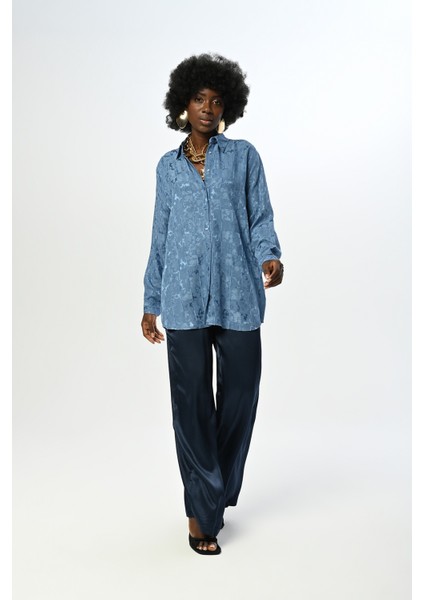 Kadın Indigo Mavisi Karışık Desenli Oversize Kesim Gömlek fırsatları