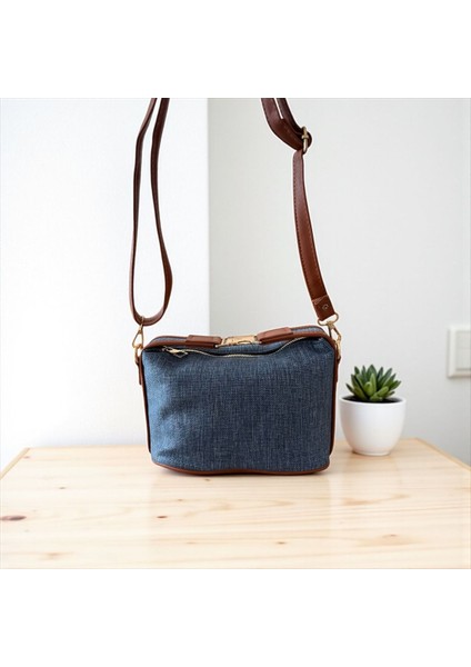 Kilit Detaylı Kanvas El ve Omuz Çantası