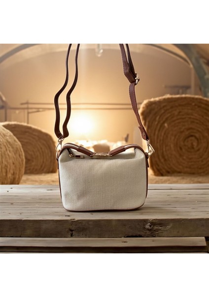 Kilit Detaylı Kanvas El ve Omuz Çantası