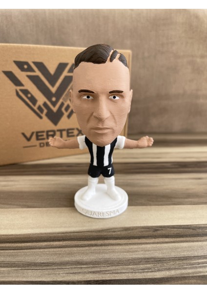 Quaresma Q7 Bêşiktẩş 3D Futbolcu Taraftar Biblo Figür 15CM Erkek Hediyelik Oyuncak Siyah Beyaz Kartal Erkek Sevgiliye Hediye Doğum Günü Hediyesi Dekorasyon Masa Süsü,Kişiye ÖzelHediye