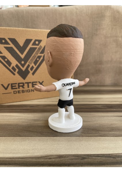 Quaresma Q7 Bêşiktẩş 3D Futbolcu Taraftar Biblo Figür 15CM Erkek Hediyelik Oyuncak Siyah Beyaz Kartal Erkek Sevgiliye Hediye Doğum Günü Hediyesi Dekorasyon Masa Süsü,Kişiye ÖzelHediye modelleri