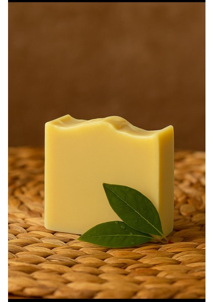 Doğal Defne Sabunu – Cilt Bakımı & Saç Dökülmesine Karşı Bitkisel Çözüm