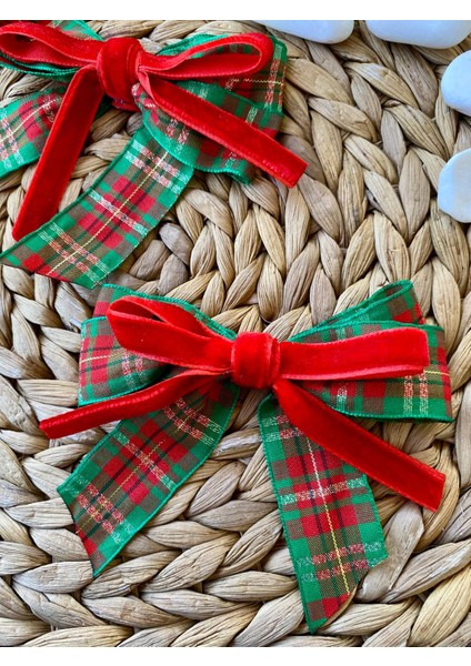 Yılbaşı Temalı Kırmızı ve Yeşil Renkli Çocuk ve Yetişkinler Için Iki Adet El Yapımı Kurdele Toka fiyatları