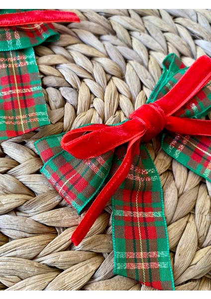 Yılbaşı Temalı Kırmızı ve Yeşil Renkli Çocuk ve Yetişkinler Için Iki Adet El Yapımı Kurdele Toka indirimleri